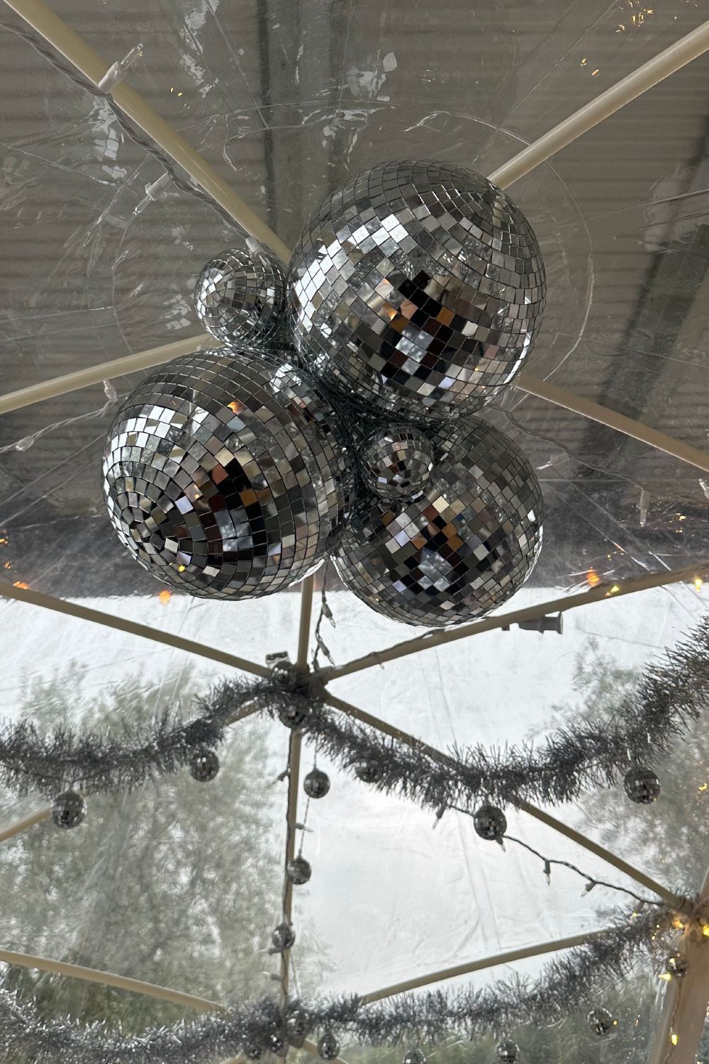 ZANTE House of Chill: the disco chandelier ZANTE House of Chill: the disco chandelier